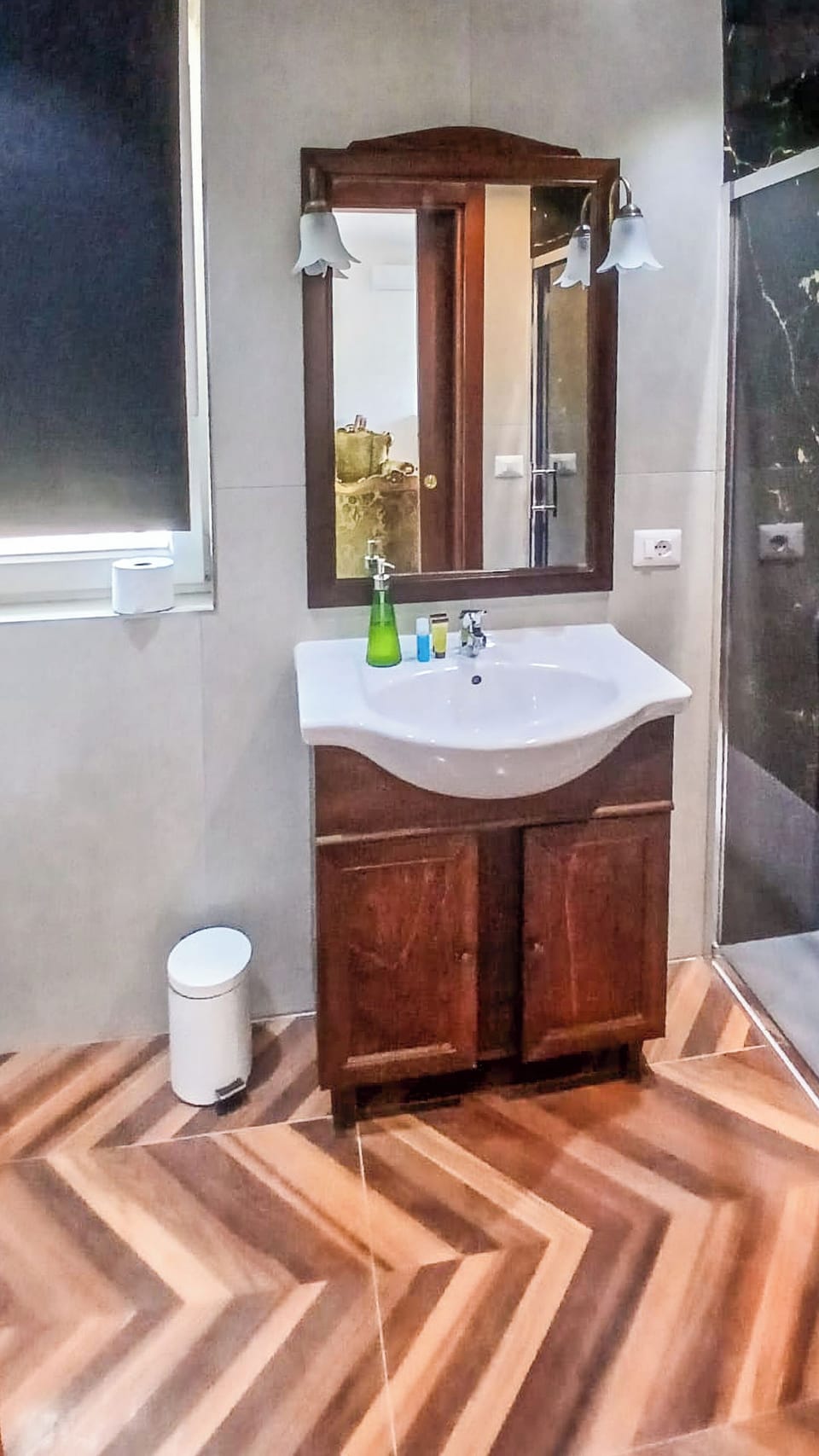 Quadruple Room | Bathroom