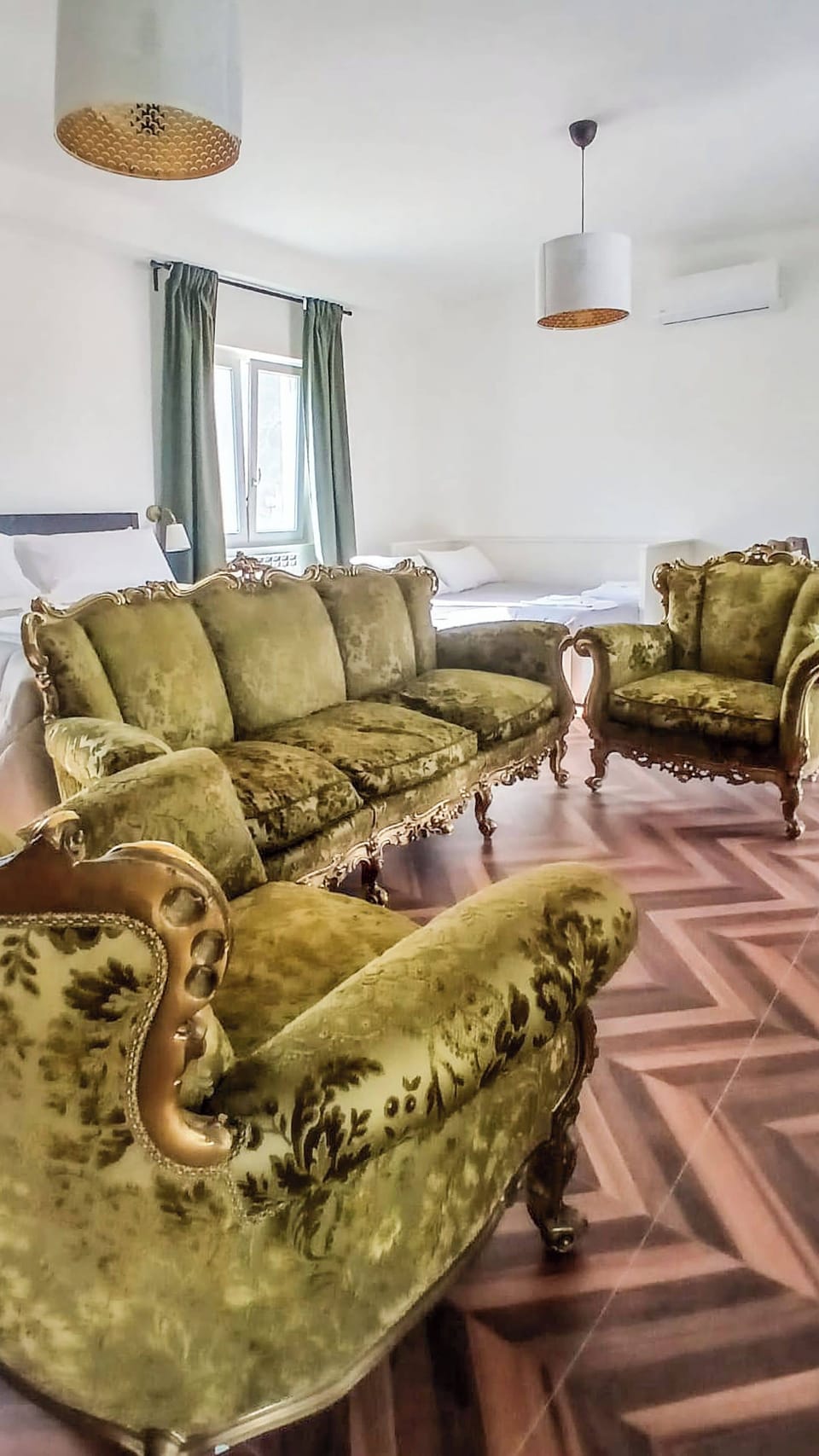 Quadruple Room | Living area