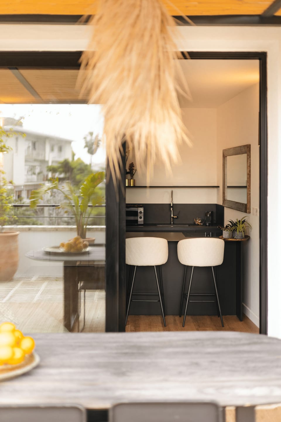 Deluxe Apartment, 1 King Bed, City View | Dining