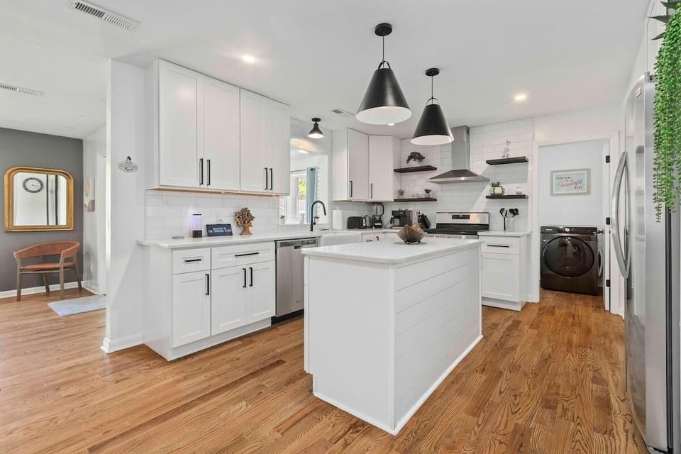 House, Multiple Beds (The Tranquil Token-Hot Tub & Ping Pon) | Private kitchen