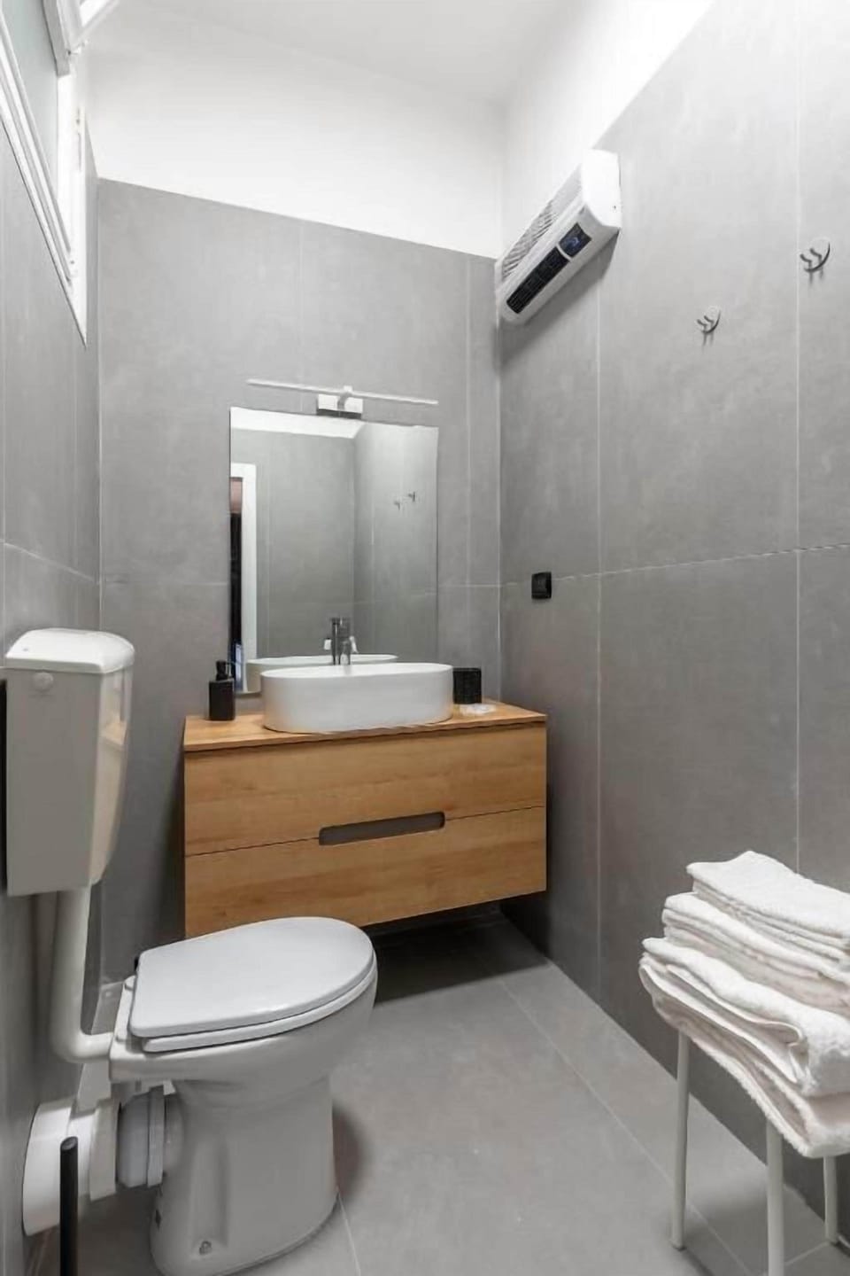 Camera Queen con Balcone | Bathroom | Slippers