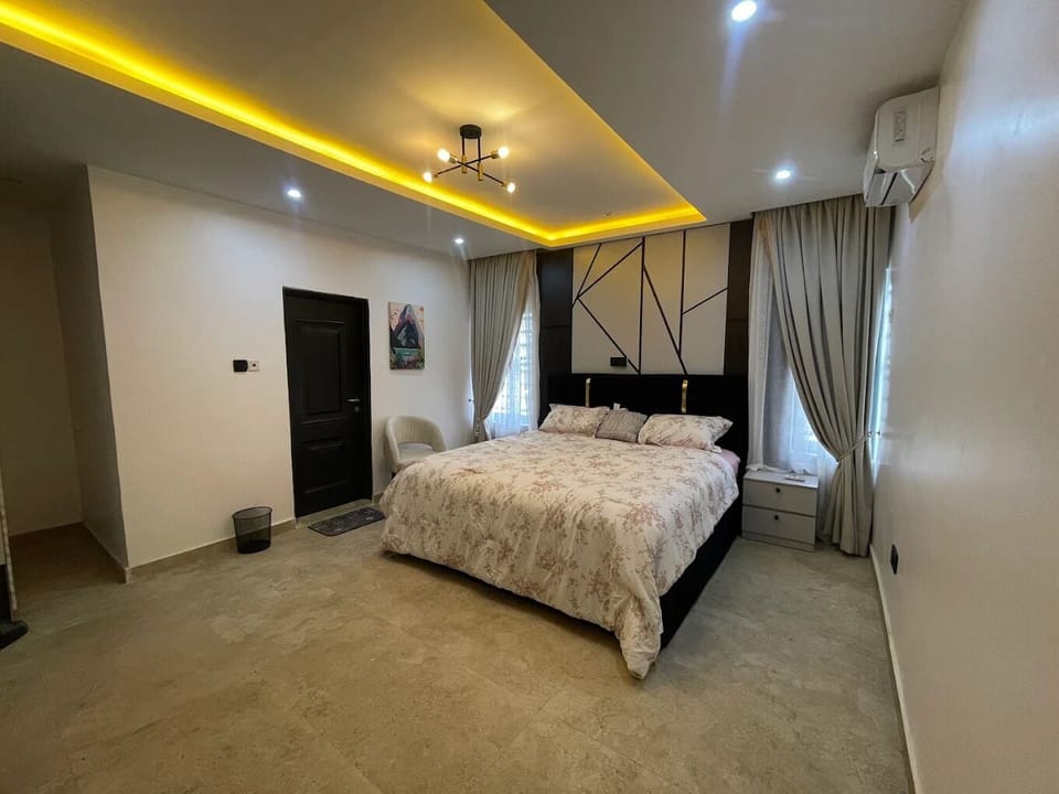 Comfort Room, Balcony, City View | Desk, laptop workspace, blackout drapes, soundproofing