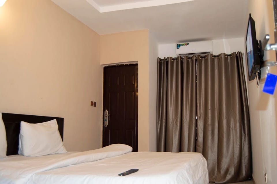Deluxe Room, Balcony, City View | Desk, laptop workspace, blackout drapes, soundproofing