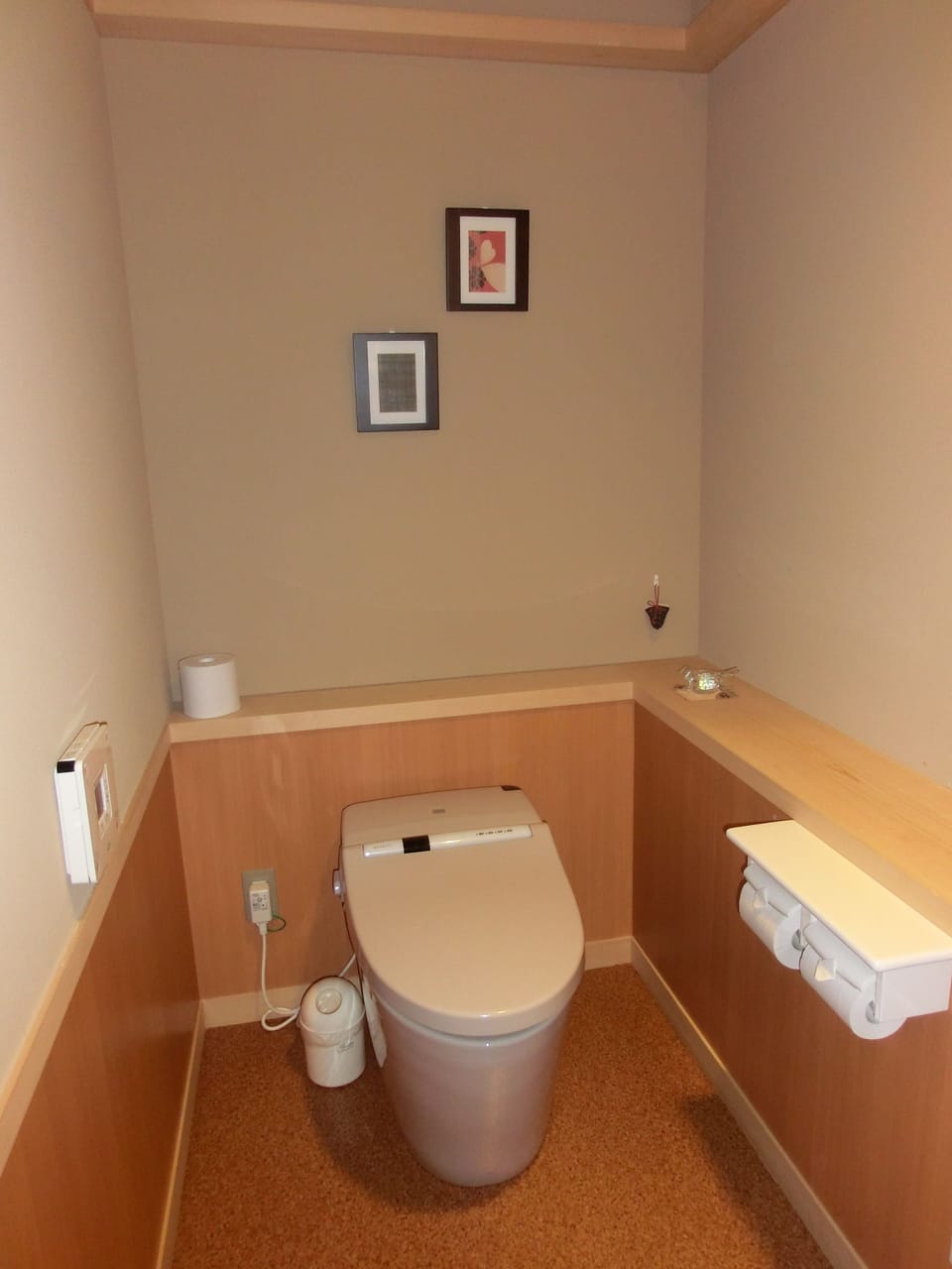 In-room safe, desk, iron/ironing board