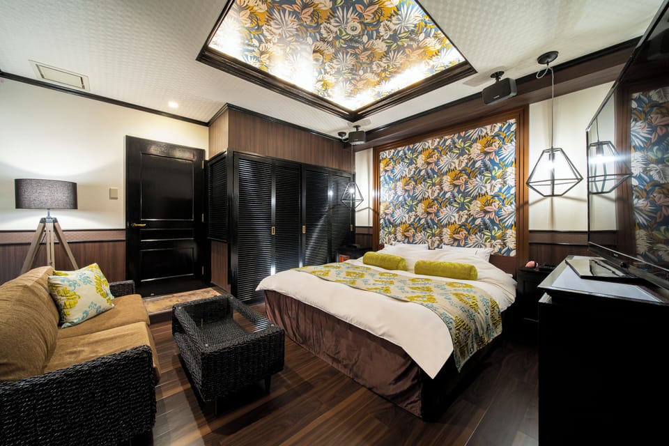 Suite Room (includes 1 Free Food/Person, Laundry Service available) | Premium bedding, free WiFi