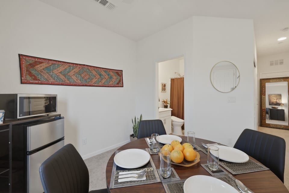 House, 1 Bedroom | Dining