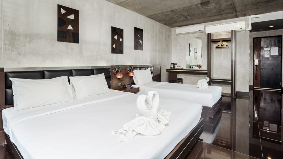 Deluxe Triple Room | Blackout drapes, free WiFi, bed sheets