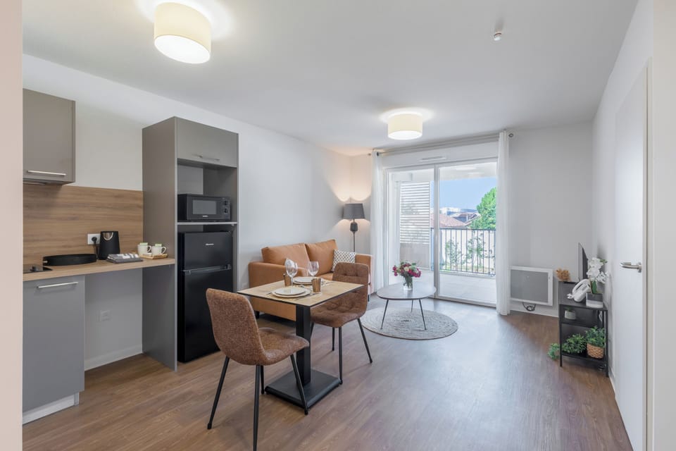 Superior Apartment, 1 Bedroom, Balcony | Private kitchen