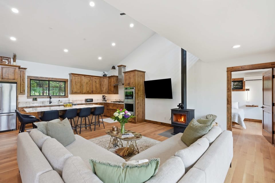 House, Multiple Beds (Big Sunsets on LD) | Interior