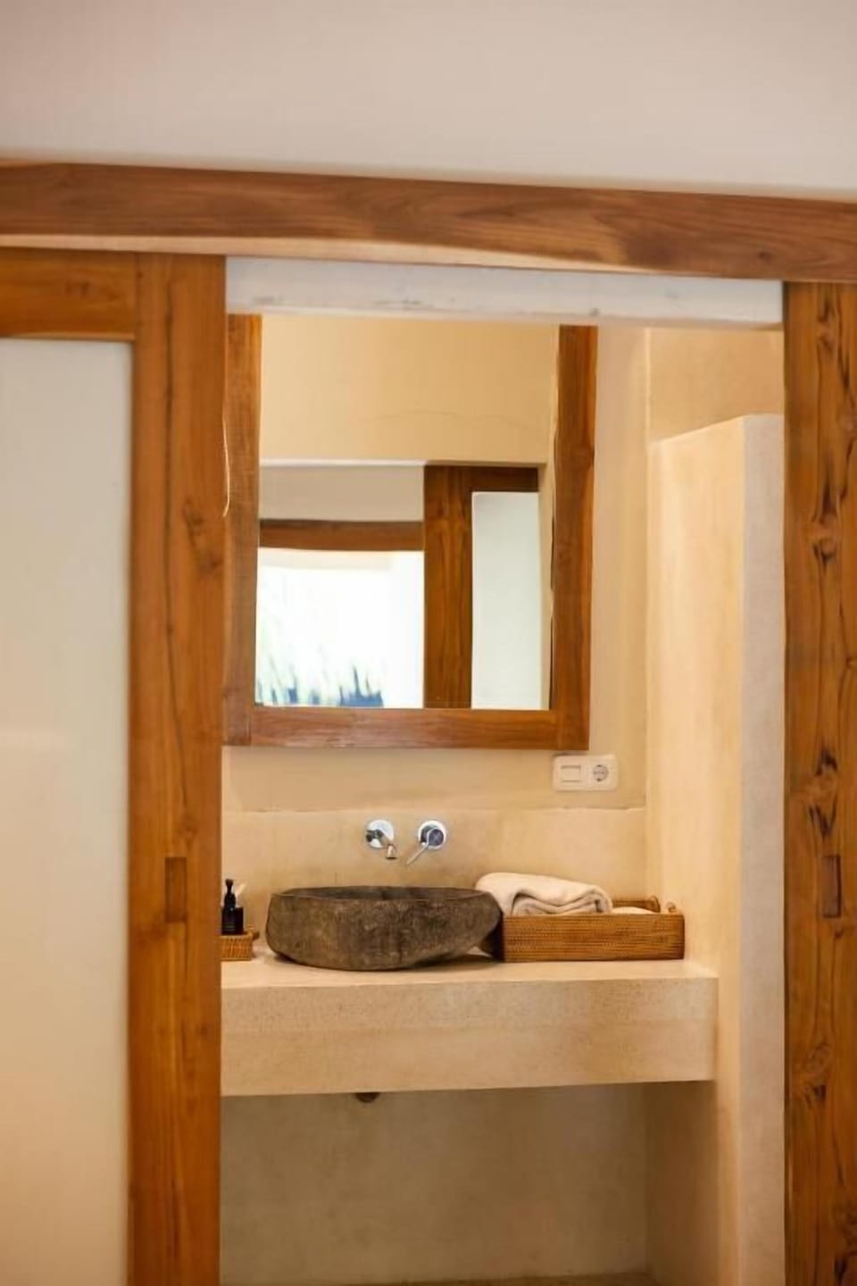 Superior Double Room, Pool View | Bathroom | Free toiletries, hair dryer, towels, soap