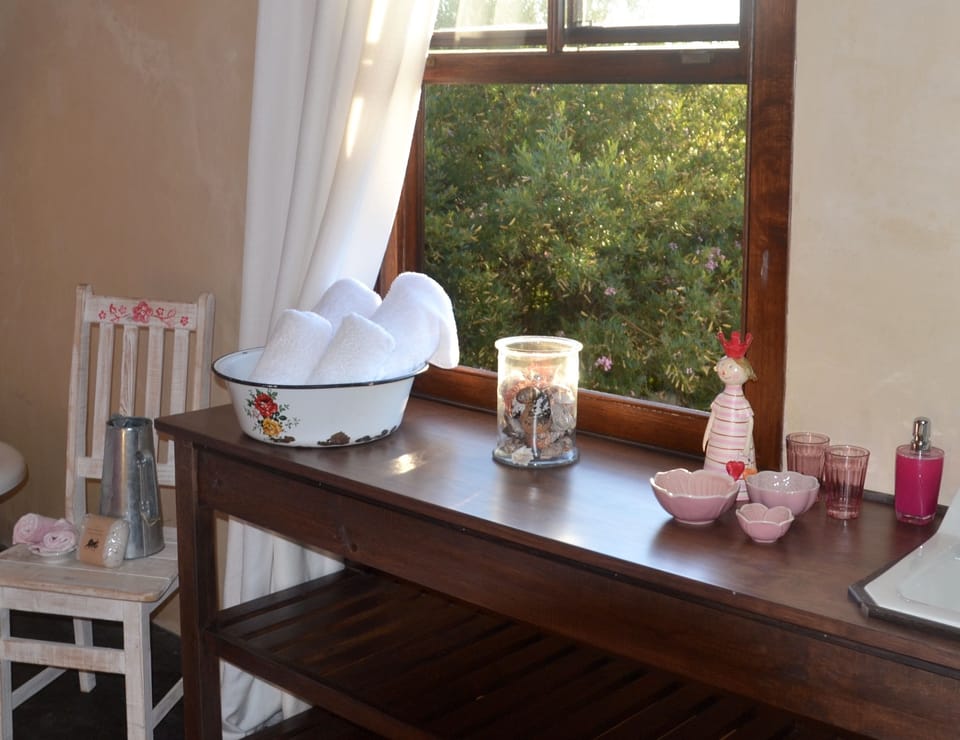 Separate tub and shower, deep soaking tub, hair dryer, towels