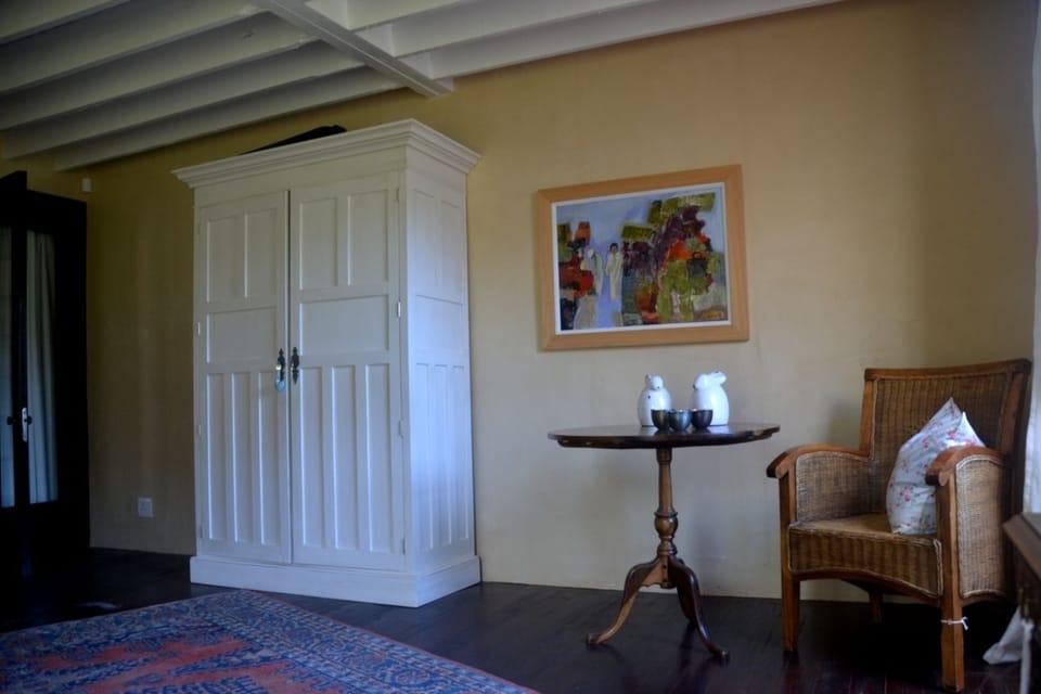 Flat-screen TV, fireplace, DVD player