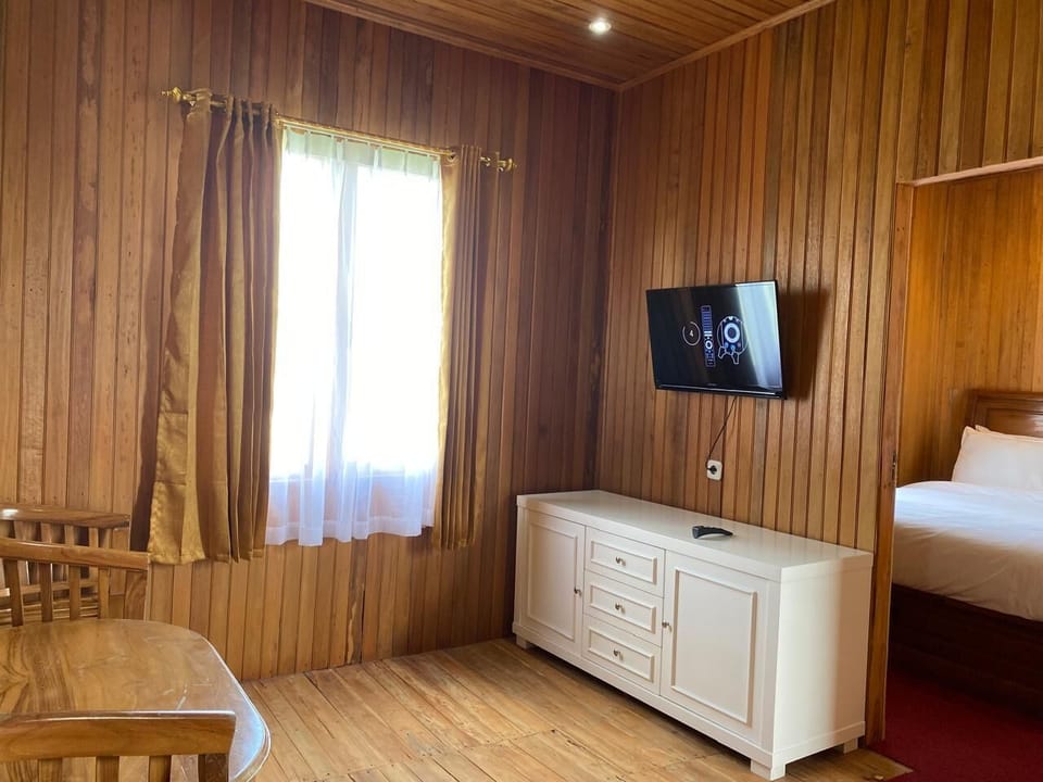 Junior Suite, Beach View | Blackout drapes, WiFi (free)