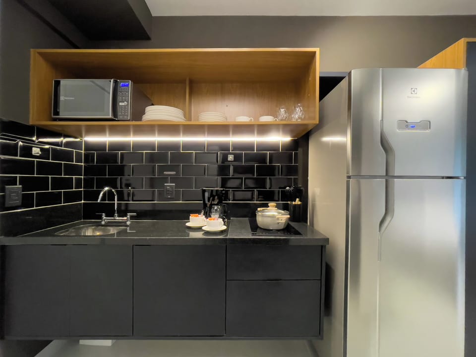 Studio | Private kitchen | Microwave, stovetop, cookware/dishes/utensils