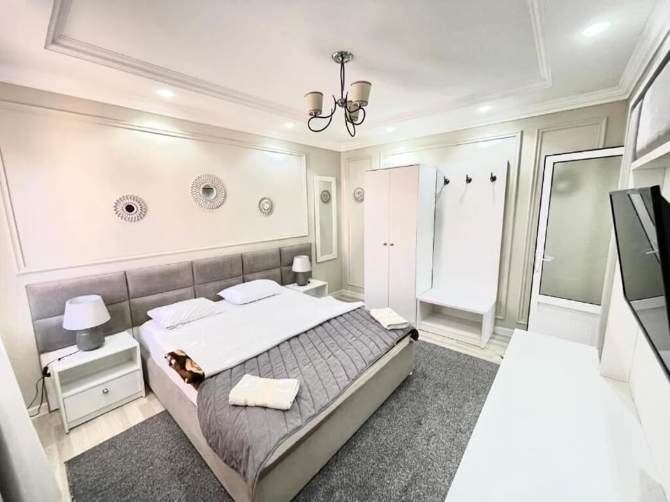 Deluxe Double Room, Courtyard View | Desk, WiFi (free)