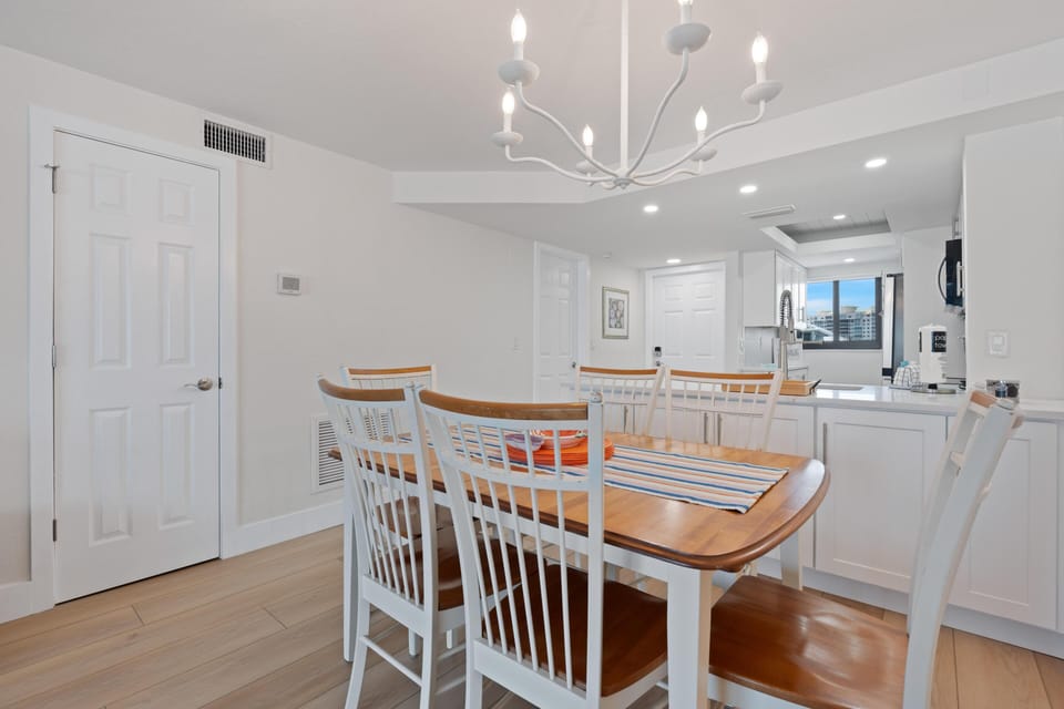 Condo, 1 King Bed with Sofa bed (Carlos Pointe #231 Beach Bum Getaway) | Dining