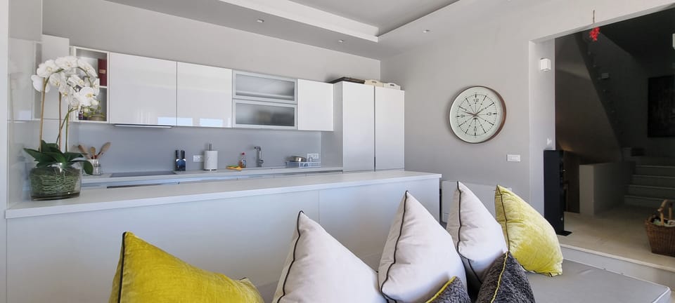 Luxury Villa, 6 Bedrooms, Sea View | Living area