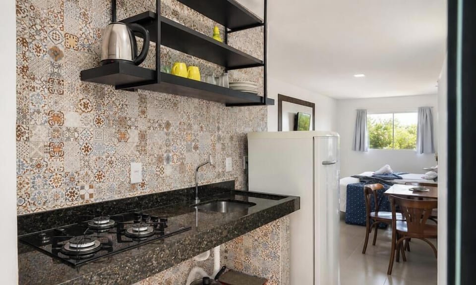 Stúdio Design Superior - Pousada Coração do Rosa | Private kitchen | Fridge, cookware/dishes/utensils