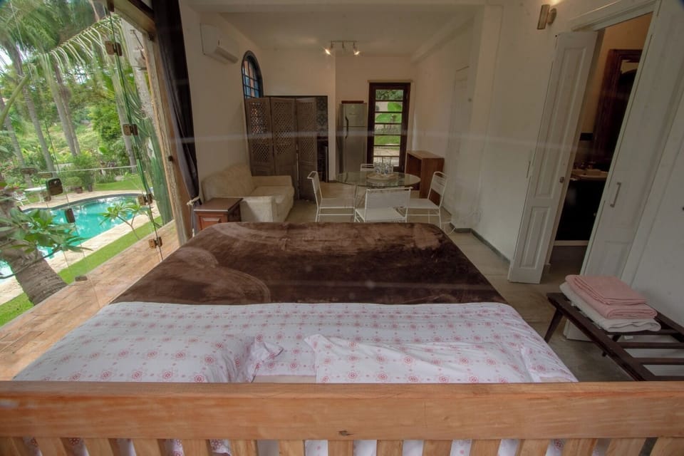 Desk, laptop workspace, WiFi (free), bed sheets