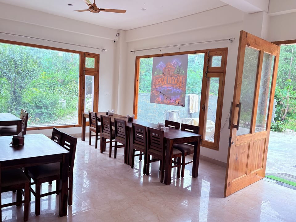 Junior Studio Suite, Balcony, Valley View | Dining