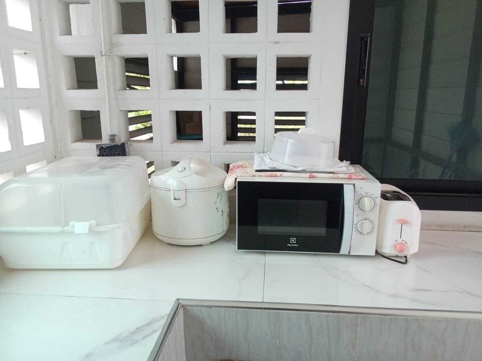 Fridge, microwave, stovetop, rice cooker