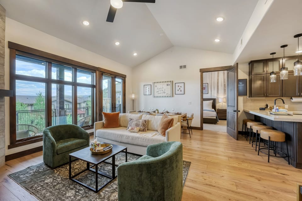 Condo, 2 Bedrooms | Living area