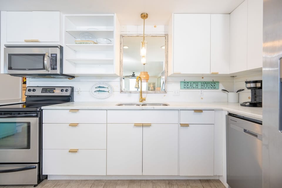 Condo, 3 Bedrooms | Private kitchen | Coffee/tea maker, fridge, oven