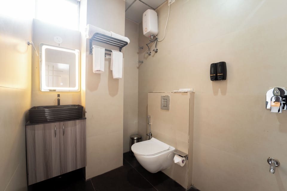 Deluxe Double Room, City View | Bathroom | Shower, free toiletries, hair dryer (on request), slippers
