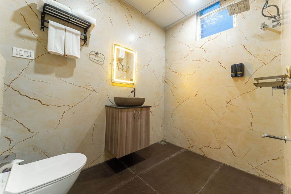 Standard Twin Room, City View | Bathroom | Shower, free toiletries, hair dryer (on request), slippers