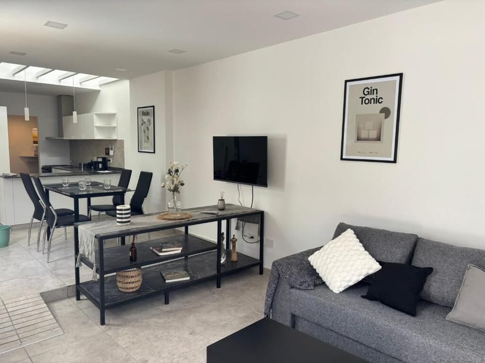 Deluxe Apartment | Living area