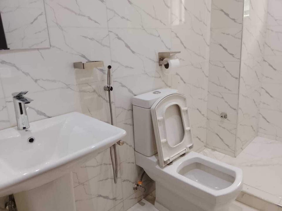 Towels, soap, shampoo, toilet paper