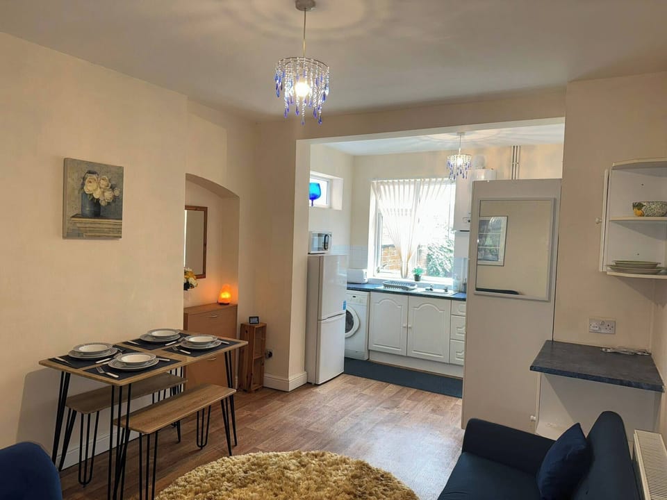 House, 2 Bedrooms, Fireplace | Dining room