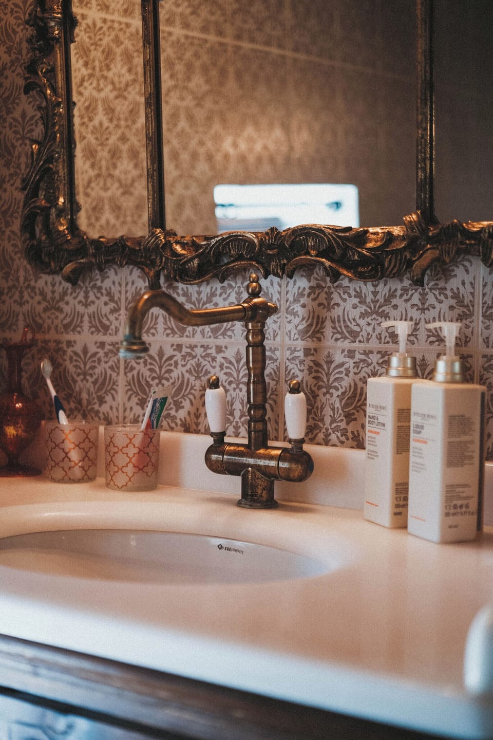 Comfort Suite, Private Bathroom, Garden View | Bathroom | Slippers