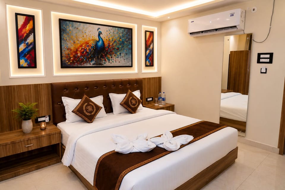 Executive Single Room | In-room safe, desk, laptop workspace, blackout drapes