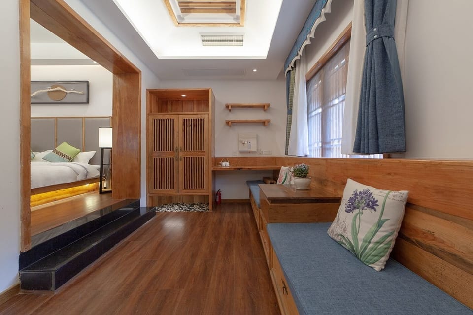 Comfort Suite, Hill View | Desk, laptop workspace, blackout drapes, soundproofing