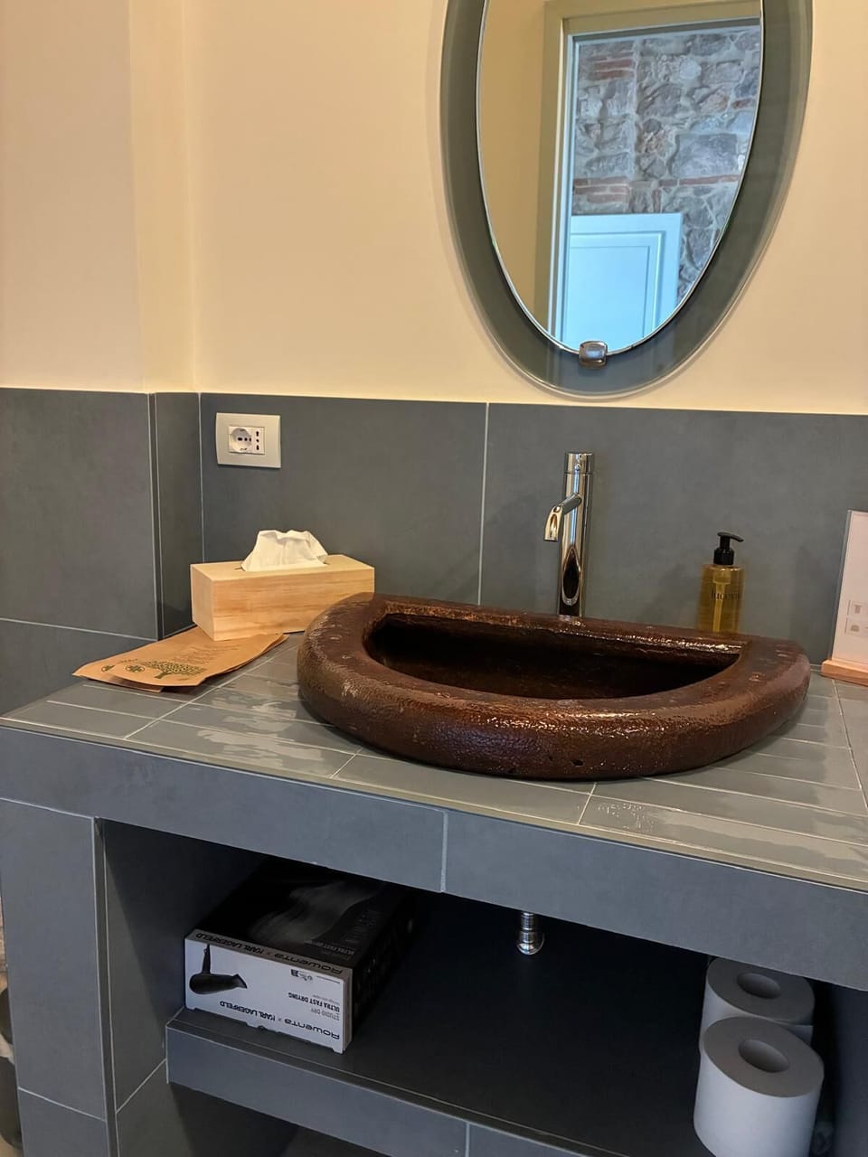 La casa del buttero  | Bathroom | Rainfall showerhead, hair dryer, bidet, soap