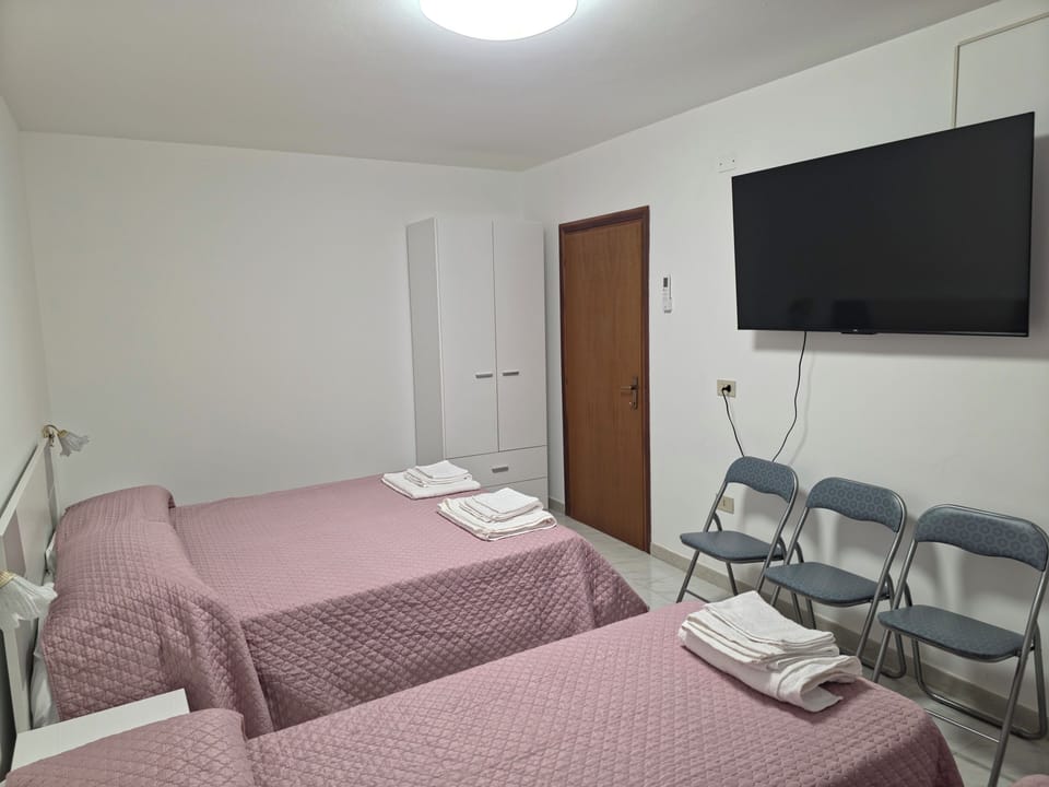 Comfort Townhome, Non Smoking | Laptop workspace, blackout drapes, WiFi (free)
