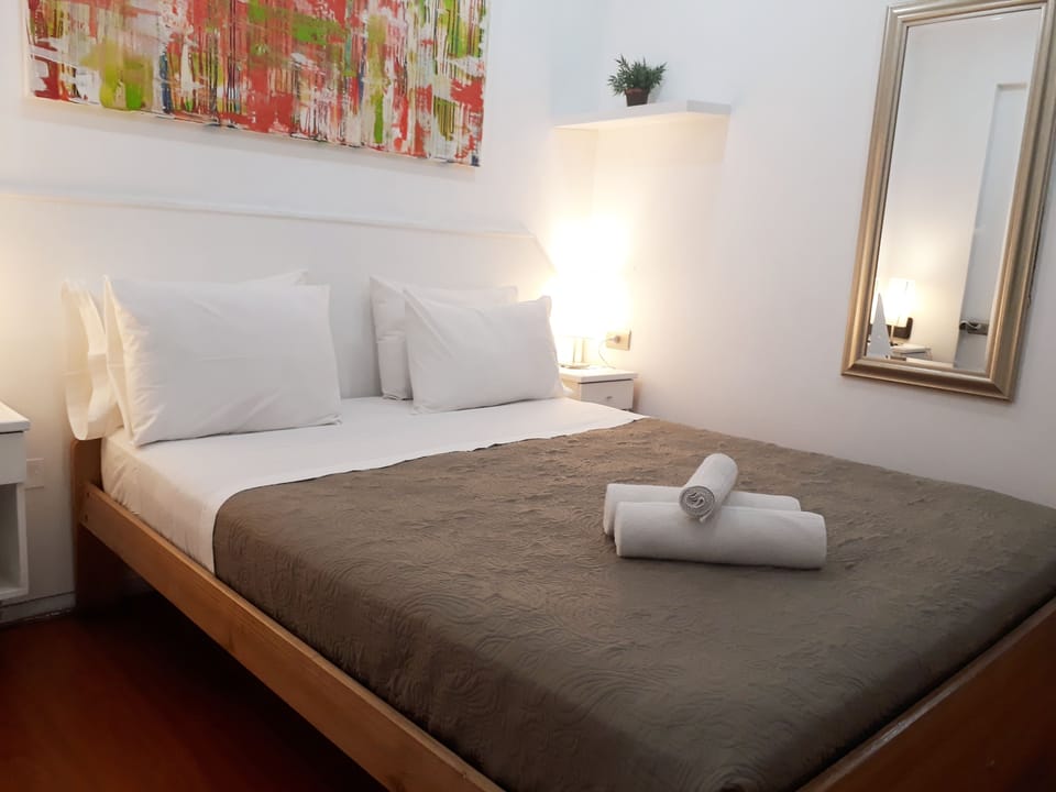 Double Room | WiFi (free), bed sheets