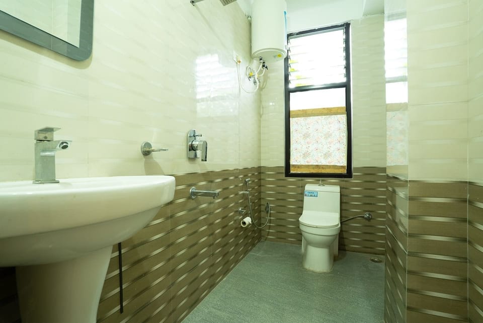 Shower, free toiletries, slippers, towels
