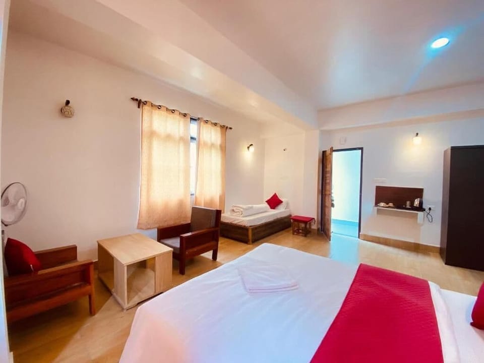 Deluxe Triple Room, City View | WiFi (free), bed sheets