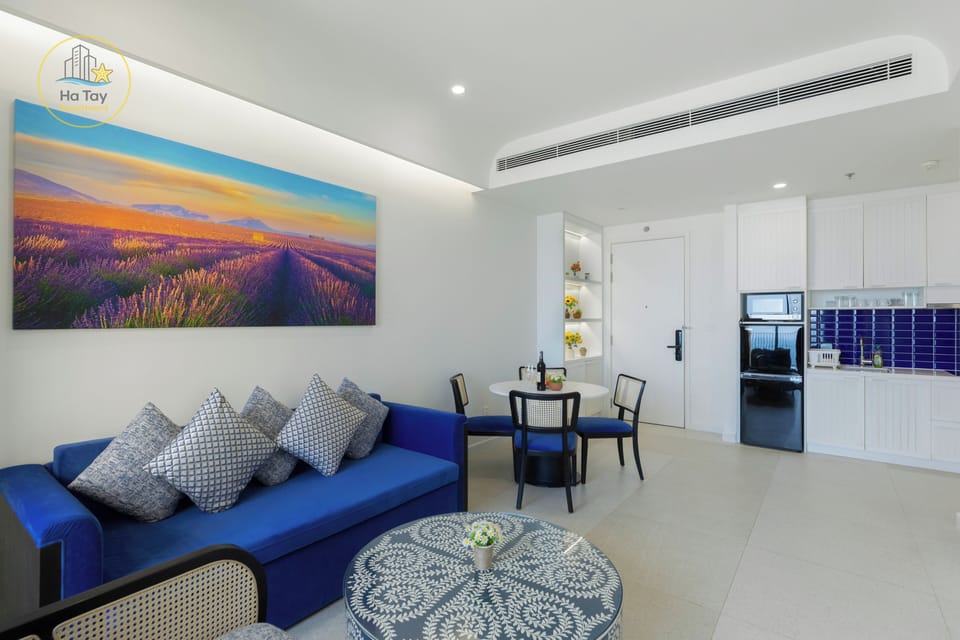 Deluxe Apartment, Balcony, Beach View | Living area