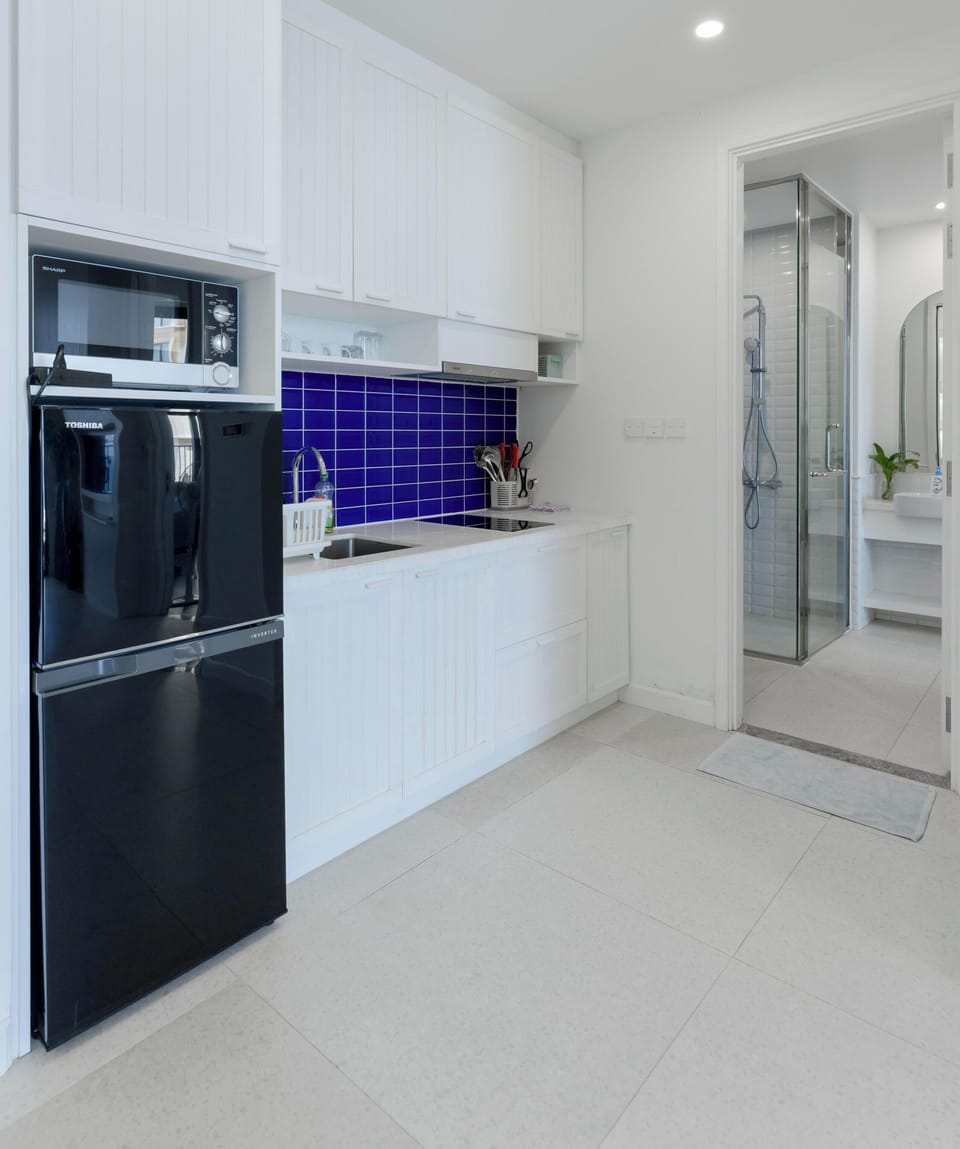 Deluxe Apartment, Balcony, Beach View | Private kitchen
