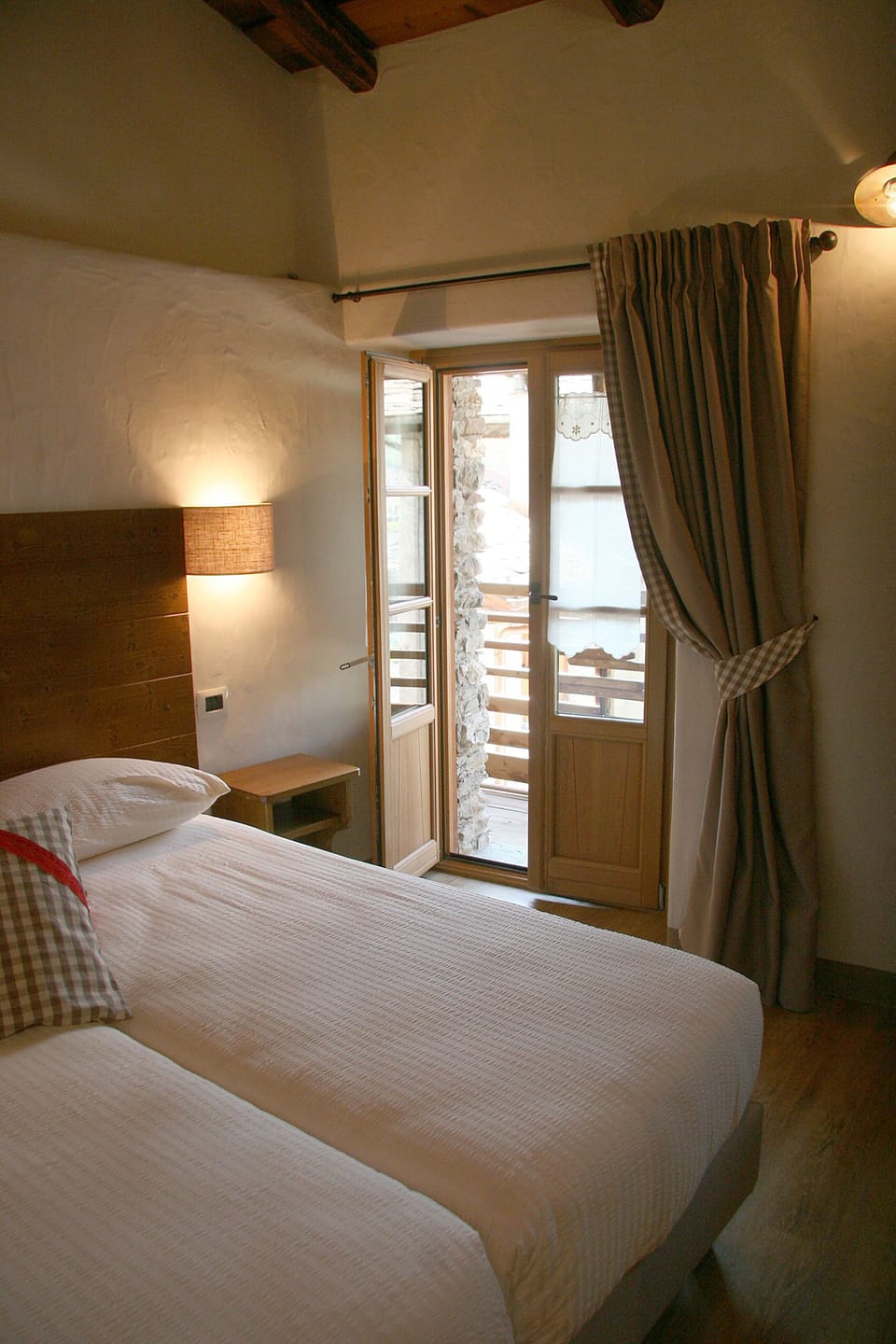 In-room safe, individually decorated, individually furnished, desk