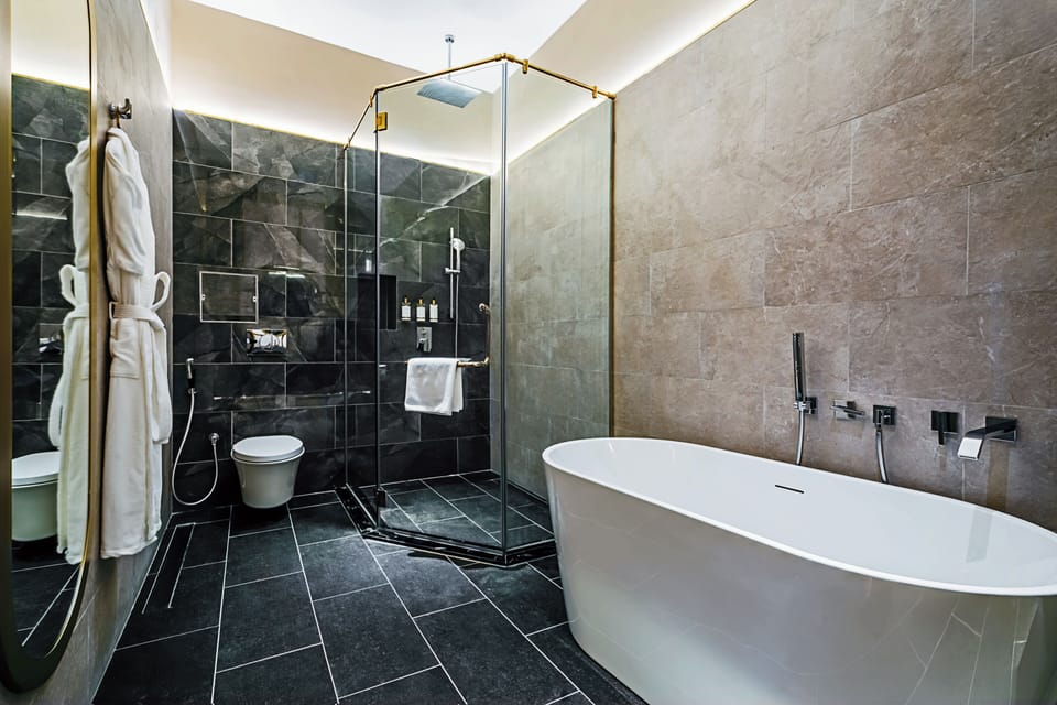 Deluxe Twin Room, Non Smoking, City View | Bathroom | Separate tub and shower, deep soaking tub, rainfall showerhead