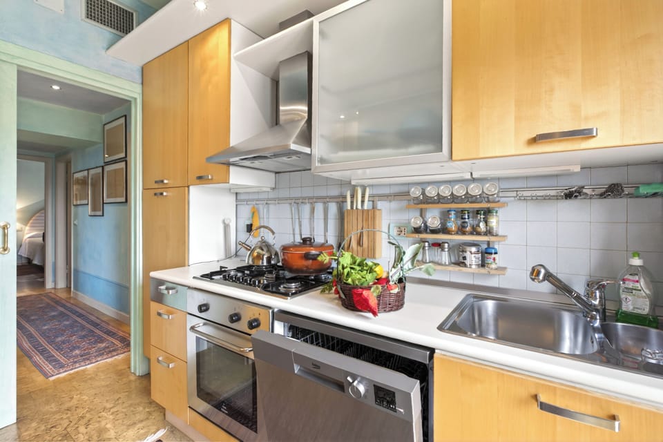 Luxury Apartment, 2 Bedrooms, Balcony (Roma 62 Lake View,Terrace & Private) | Private kitchen