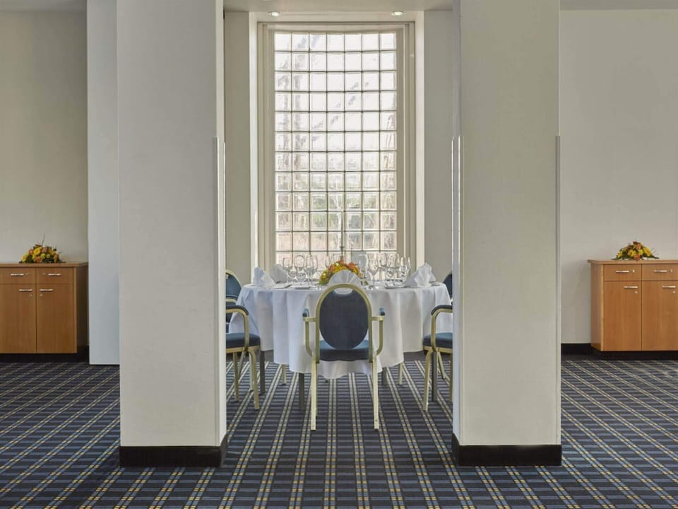 House | Banquet hall