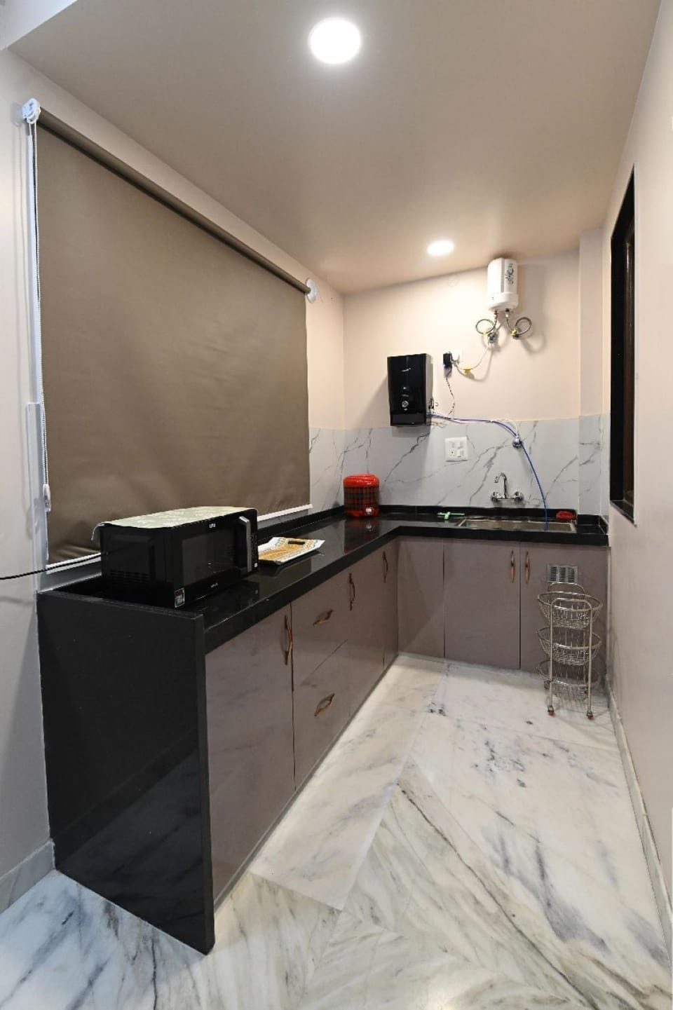 Deluxe Suite, 2 Bedrooms | Private kitchen | Fridge, cookware/dishes/utensils