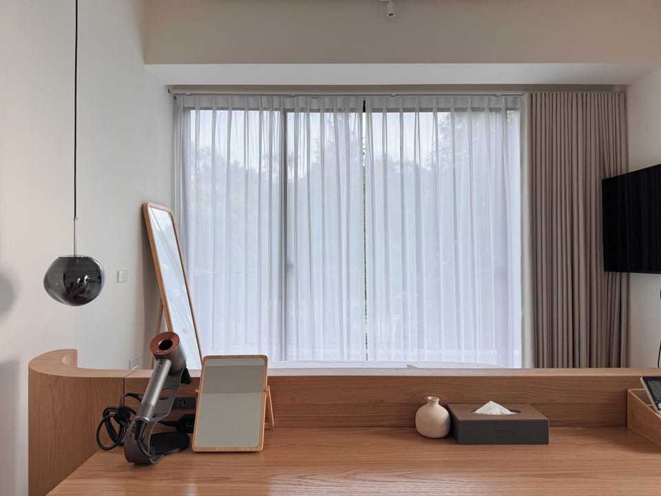 Deluxe House, Lake View | Desk, laptop workspace, WiFi (free)