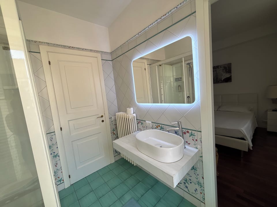 Comfort Double or Twin Room, City View | Bathroom | Shower, hair dryer, slippers, towels