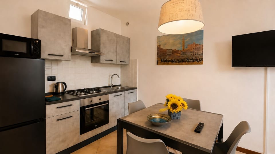Comfort Studio, Hill View | Private kitchen | Fridge, microwave, oven, stovetop